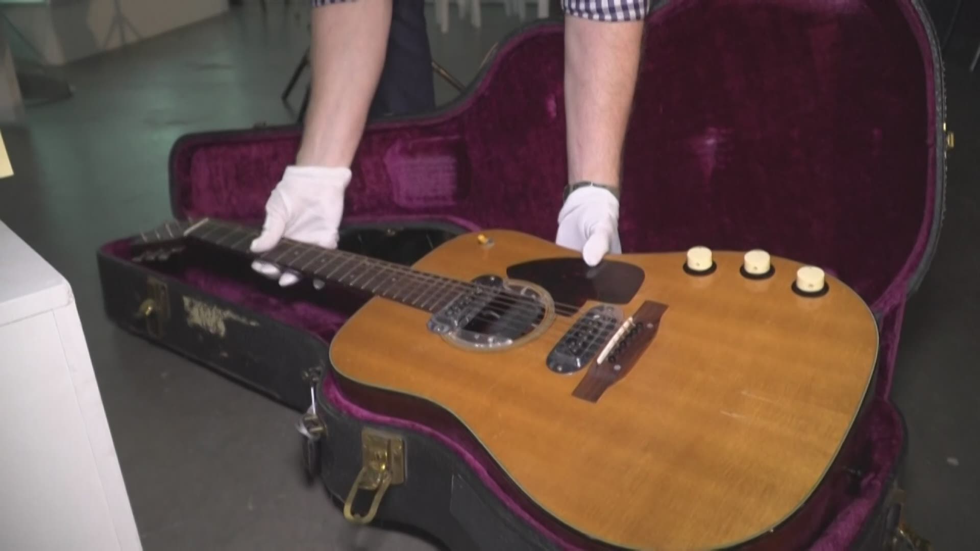 Gitaar Kurt Cobain Voor Recordbedrag Van Miljoen Dollar Onder De