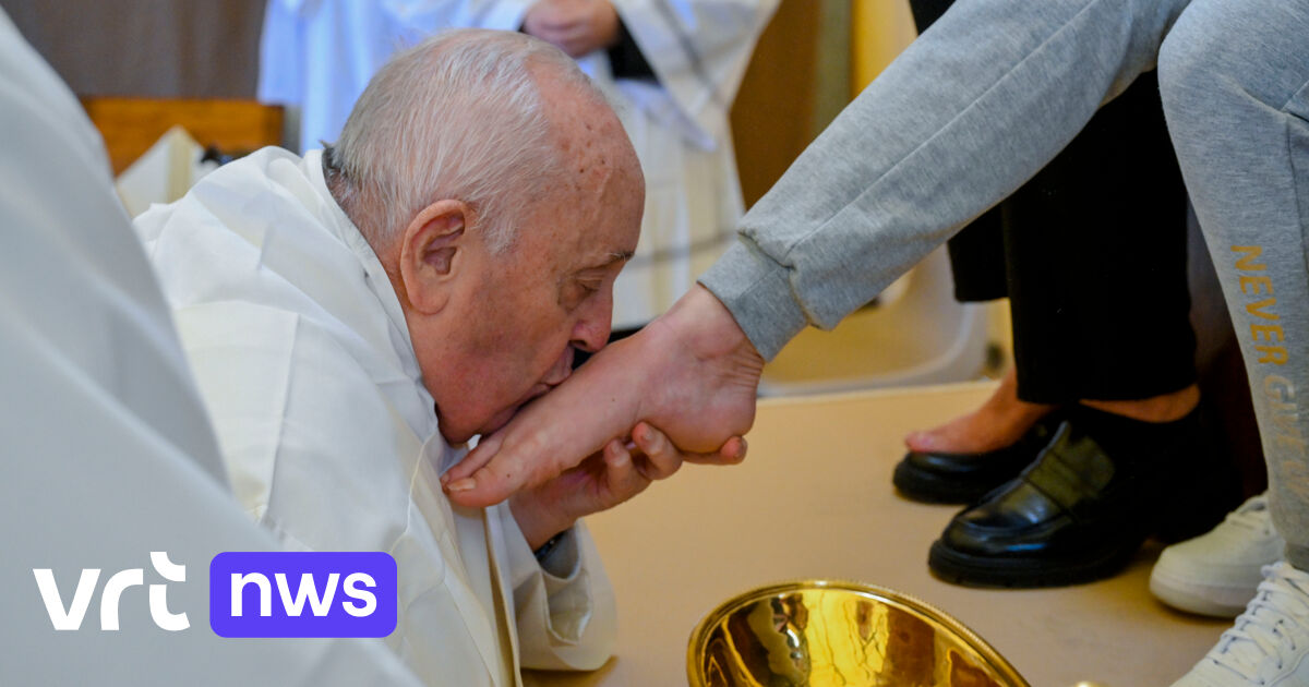 Witte Donderdag Paus Franciscus Wast En Kust Voeten Van Gedetineerden