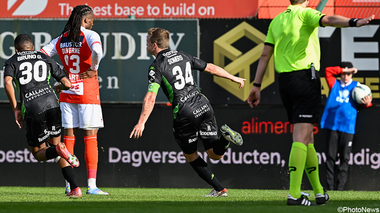KV Kortrijk players in action