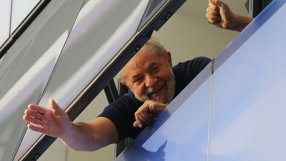 Archieffoto van de Braziliaanse ex-president Lula Da Silva van 7 april 2018, de dag waarop hij in de cel belandde. Archieffoto van de Braziliaanse ex-president Lula Da Silva van 7 april 2018, de dag waarop hij in de cel belandde.