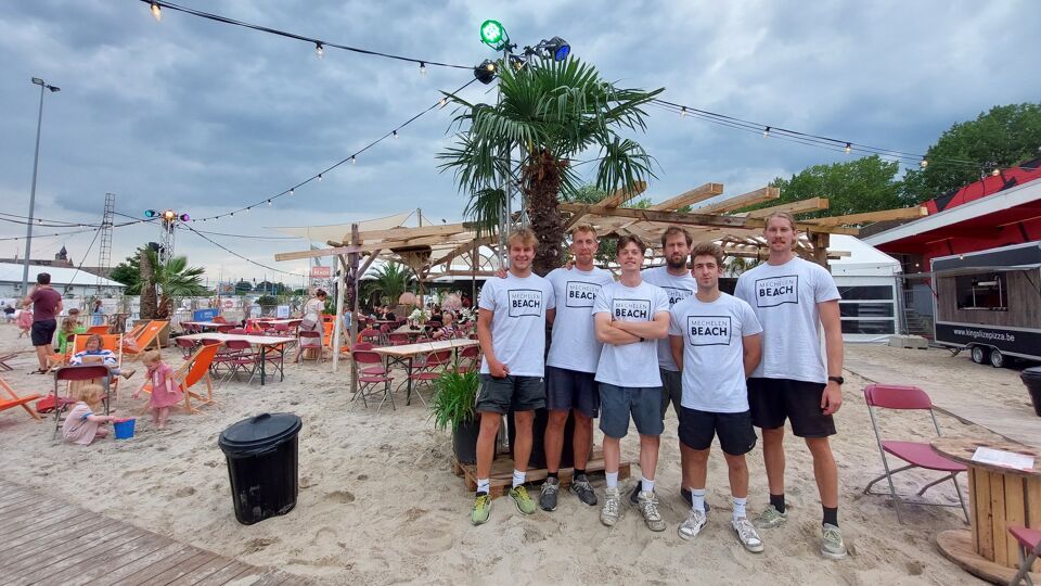 Na Succes Van Vorig Jaar Douaneplein Opnieuw Omgetoverd Tot Strand