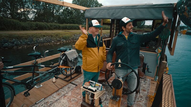 De Goudvis: Dieter en Kevin varen door Vlaanderen op zoek naar avontuur