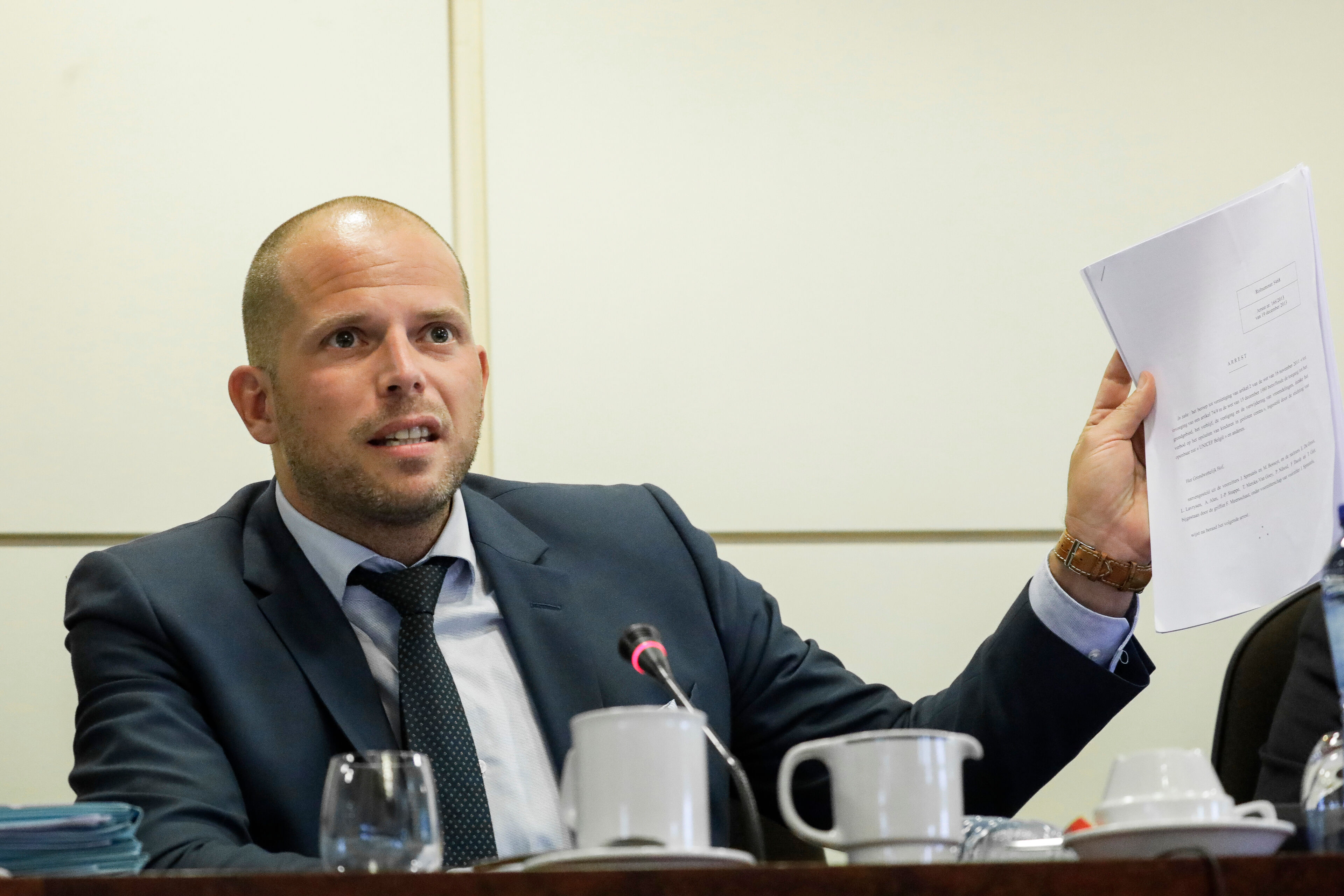 Francken Roept Op Om Te Stoppen Met Nutteloze Procedures Door ...