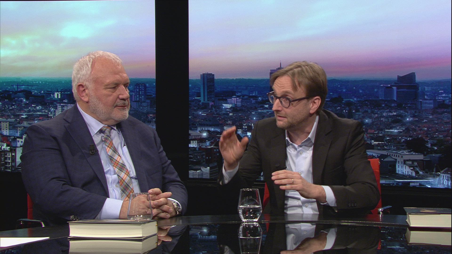 Deense barbaren, sluwe oer-Vlamingen en vrome kunst­liefhebbers: Bart