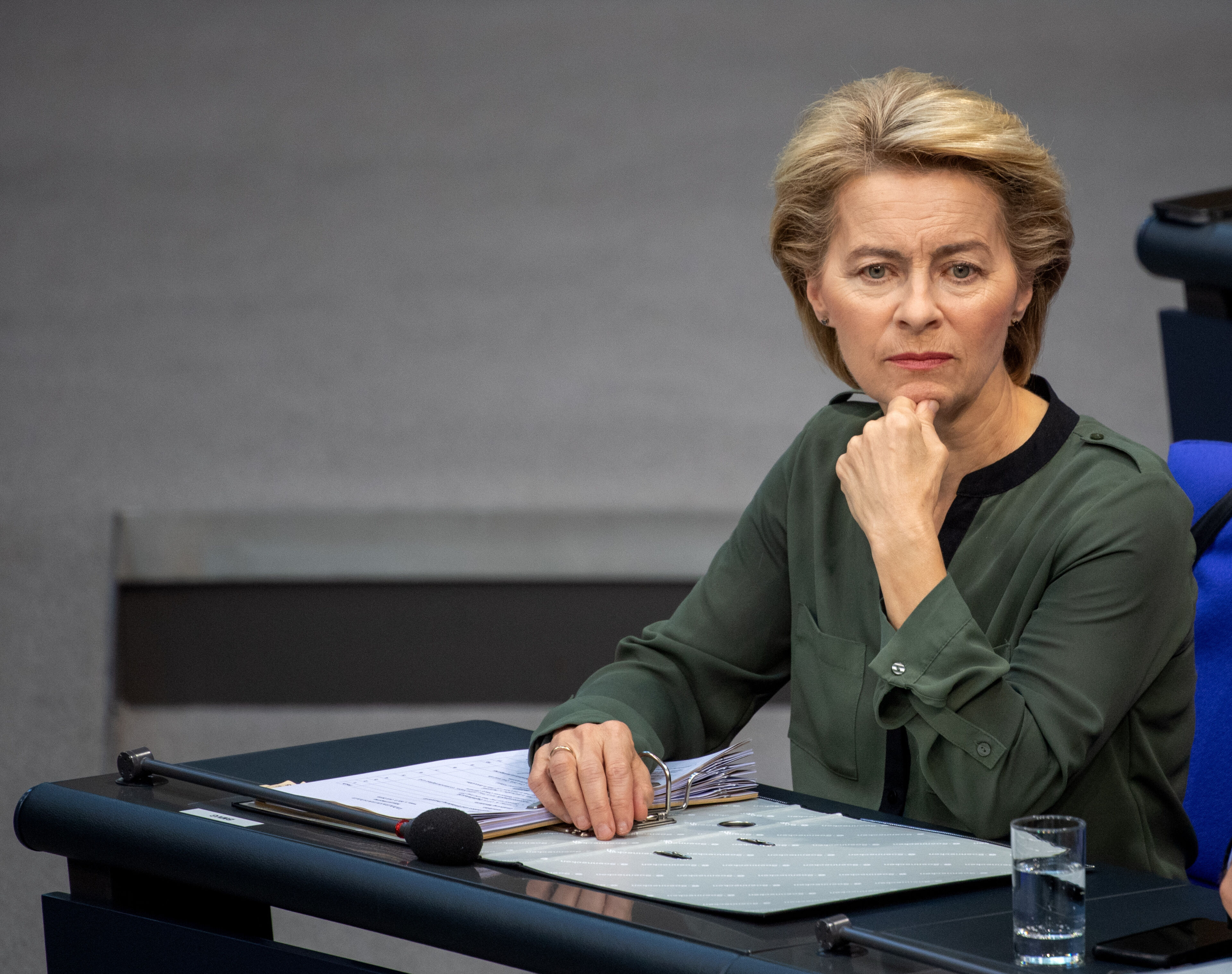 Wie is Ursula von der Leyen, de eerste vrouwelijke voorzitter van de
