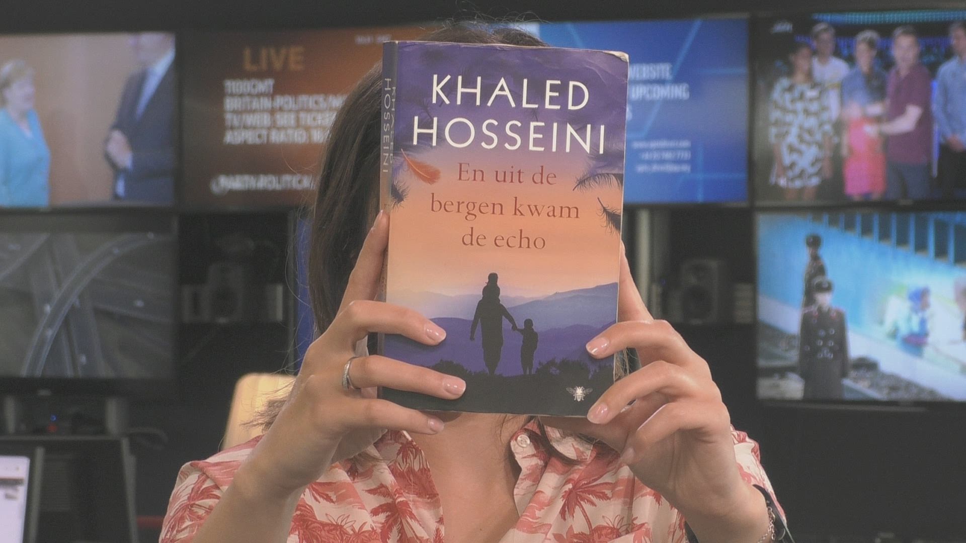 Het ultieme zomerboek van Karrewiet-anker Mariam El Mandoudi | VRT NWS