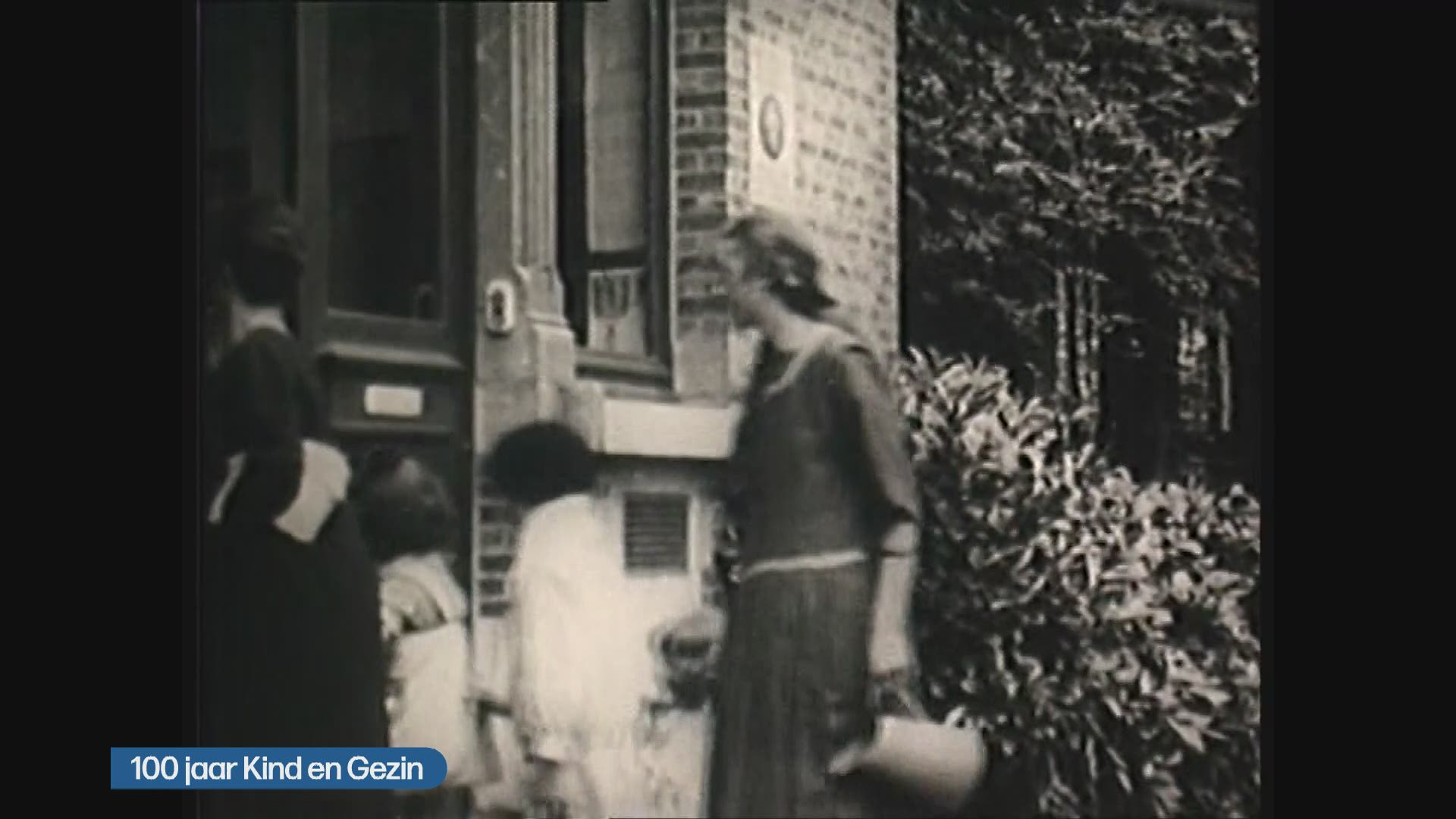 Een eeuw lang adviseren, wegen en vaccineren: Kind en Gezin viert 100e