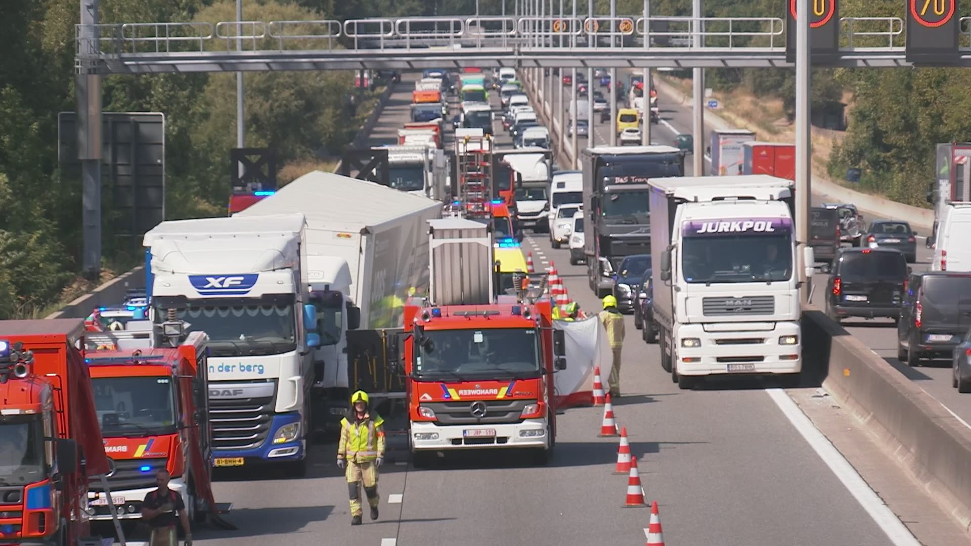 Twee Dodelijke Slachtoffers Bij Ongeval Op E40 In Groot-Bijgaarden, Een ...