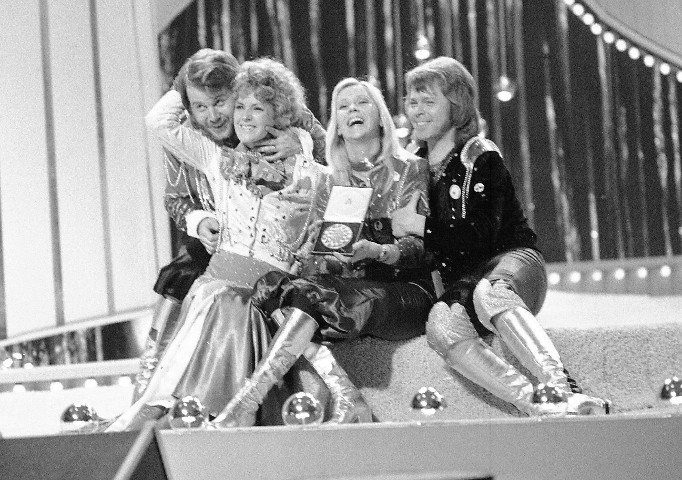 Zo won Abba 50 jaar geleden het Songfestival met 'Waterloo' | VRT NWS