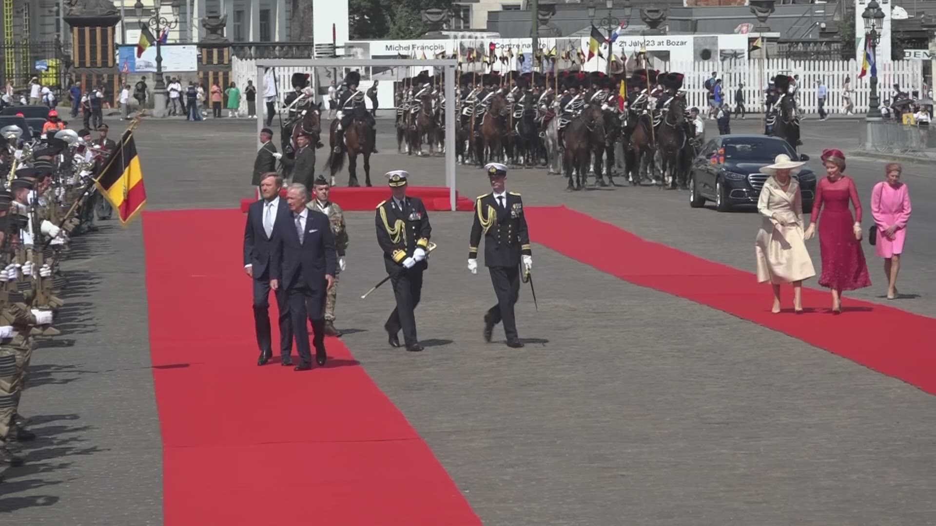 Le Couple Royal Néerlandais Est Arrivé En Train à Bruxelles Pour Une ...