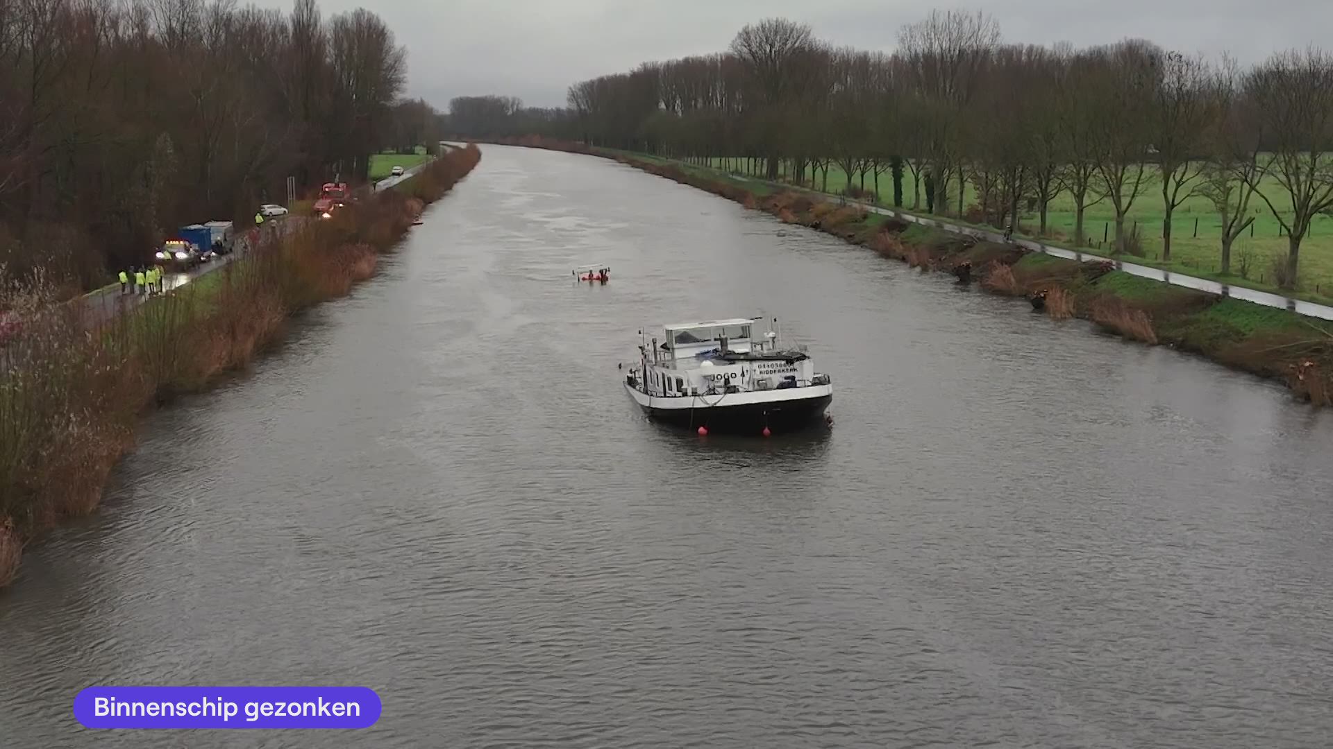 Scheepvaartverkeer Onderbroken Door Gezonken Binnenschip Op ...