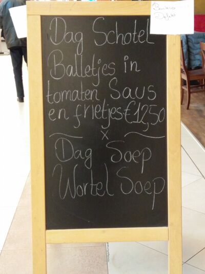 Linda groet 's middags de lunch