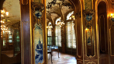 Zicht op het interieur van de benedenzaal