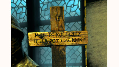 Grafkruis van Peter Kollwitz, In Flanders Fields Museum, Ieper