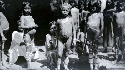 Kinderen worden beschilderd