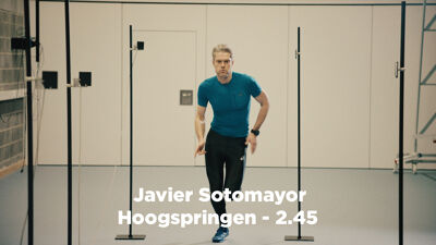 Op de foto: Hoogspringen: Maarten test zijn aanloopsnelheid