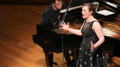 Charlotte Wajnberg tijdens haar halve finale in Studio 4 van Flagey.
