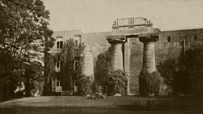 'Tempel van Paestum' in de tuin van Wiertz.