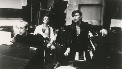 David Bowie en Brian Eno tijdens de opnamen