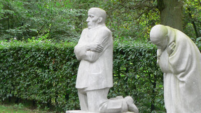 Treurend ouderpaar van Käthe Kollwitz in Vladslo