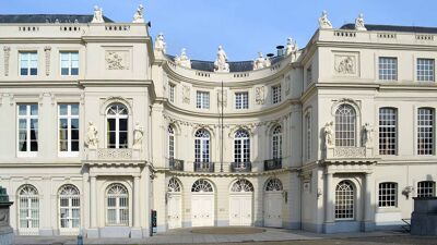 Het oude paleis van Karel van Lorreinen, de eerste locatie van het natuurhistorisch museum