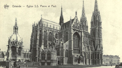 Sint-Petrus & Pauluskerk met achteraan het mausoleum voor koningin Louise-Marie