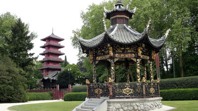 Chinese kiosk en Japanse toren