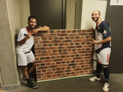 Een muurtje maken? Dat nemen de Kabouters wel héél letterlijk...