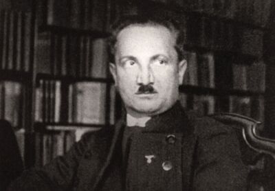 Filosoof Martin Heidegger, leraar en minnaar van Arendt. Hij koos later de kant van de nazi's. Desondanks hernieuwde Arendt het contact in de jaren 50.