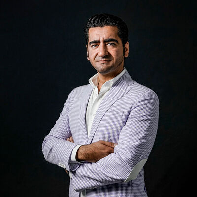 Met 'Wees onzichtbaar' won Murat Isik de Libris Literatuur Prijs.