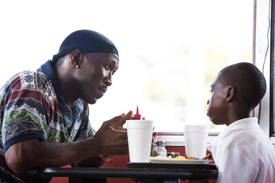 Juan (Mahershala Ali) en Chiron