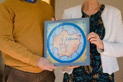 de ouders van Céline met de sticker