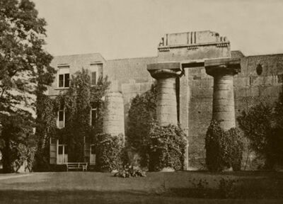'Tempel van Paestum' in de tuin van Wiertz.