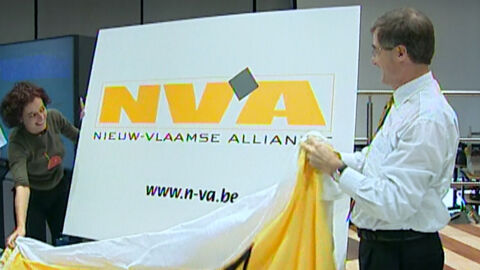 Geert Bourgeois onthult naam nieuwe partij (13 oktober 2001)