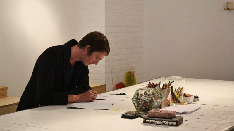 Roderik Six aan het werk op Kunstenfestial Watou
