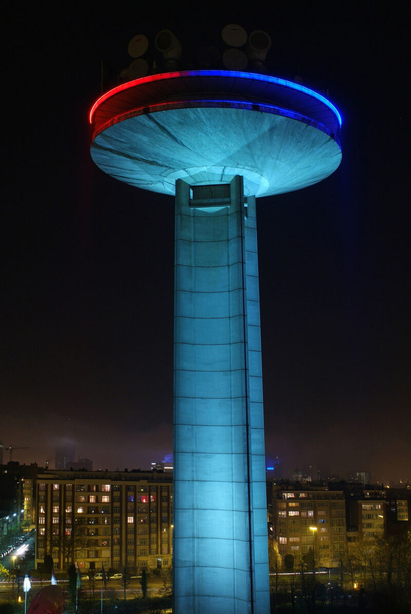 De VRT-toren mét verlichting