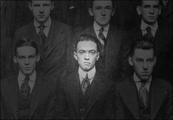 Een jonge Hoover (21), in het jaarboek van de George Washington University Law School, 1916