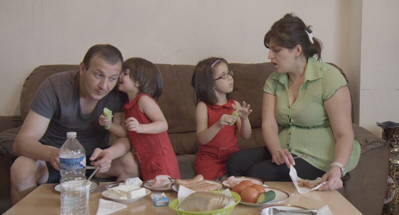 Ara Manoukyan met zijn vrouw Vera en twee aandoenlijke dochters.