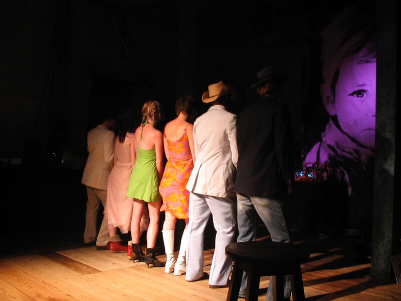 'Het is anders dan tien jaar geleden, toen ik de vrienden uit de theatergroep van mijn man voor het eerst ontmoette.' © Wannes Daemen
