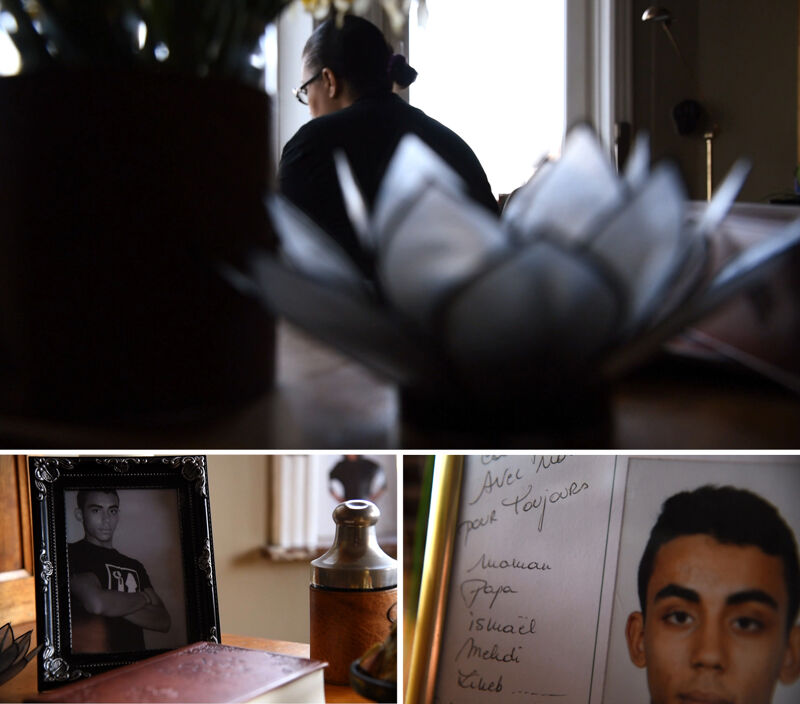 Foto's in Saliha's huis houden de herinnering aan Sabri levend voor het hele gezin.