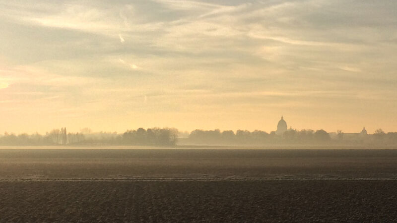 Oudenbosch in de ochtendnevel