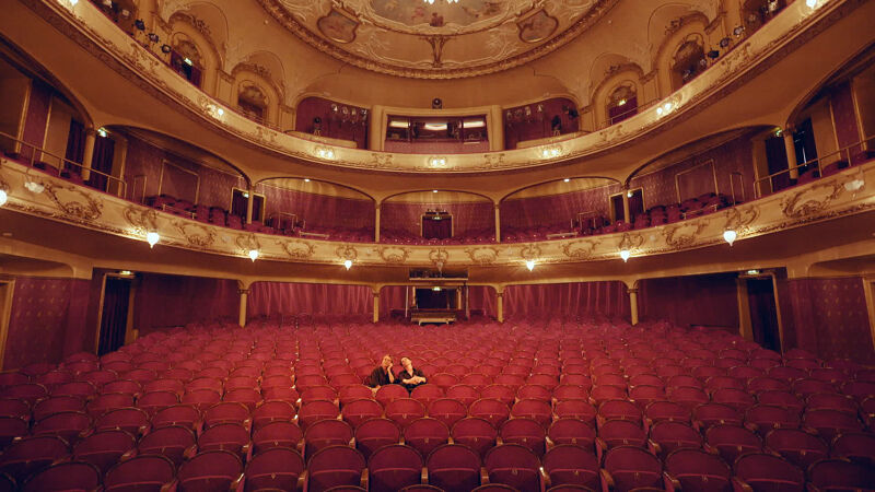 Dimitri met actrice Juni Dahr in het Nationale Theater in Oslo