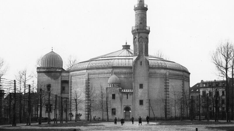 Zijaanzicht van het paviljoen
