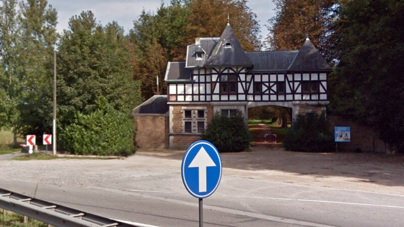 Poortgebouw langsheen de A12