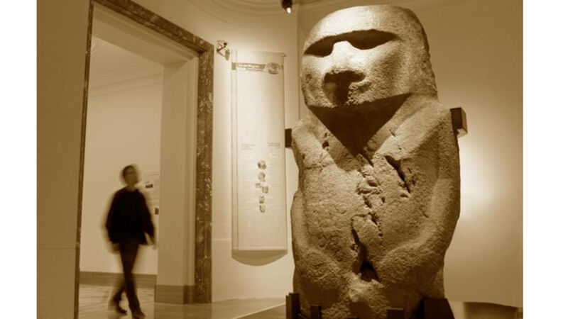 Het beeld 'Pou Hakanononga', de god van de tonijnvissers.