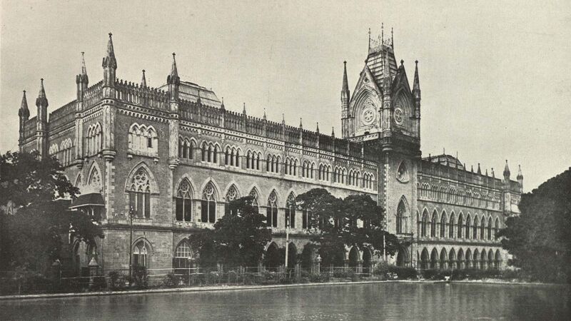 Calcutta High Court, India (foto uit 1905) vrij naar de Lakenhalle van Ieper