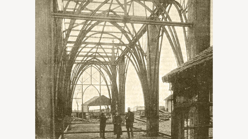 De stalen structuur van de gewelven tijdens de opbouw (1888-91)