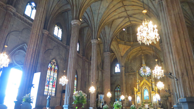 Binnenzicht van de Basilica de San Sebastian