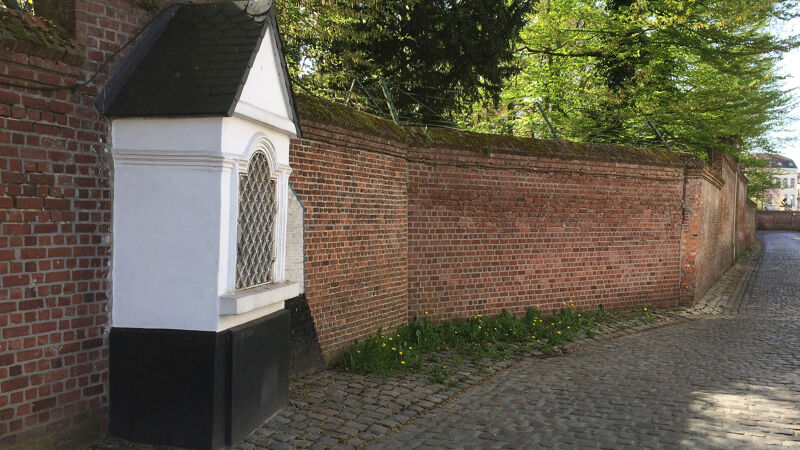 Bidkapelletje in de Mellerystraat, overblijfsel van de pelgrimsweg van Brussel naar Laken