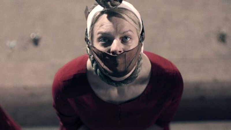 Handmaid met mondmasker